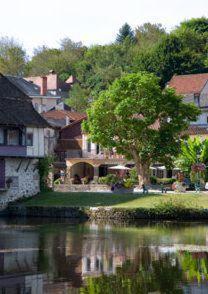 Hotel Les Flots Bleus à Beaulieu-sur-Dordogne Extérieur photo